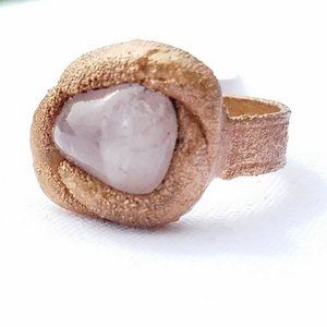 Rose quartz ring